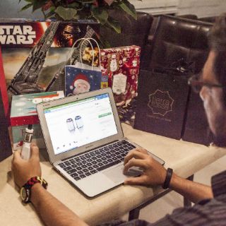 China suspende más de 580 cuentas de redes sociales