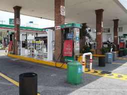 Para febrero la gasolina de 92 octanos o más redujo su precio en tres centavos para venderse por 13.95 pesos el litro. EL INFORMADOR / ARCHIVO