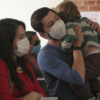 Hay dos mil dosis contra influenza, asegura Mancera