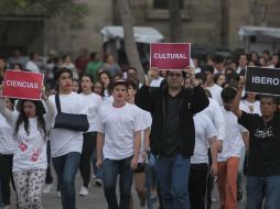 Los muchachos se reunieron y tomaron Plaza Liberación para expresar su desacuerdo con las injusticias. EL INFORMADOR / F. Atilano