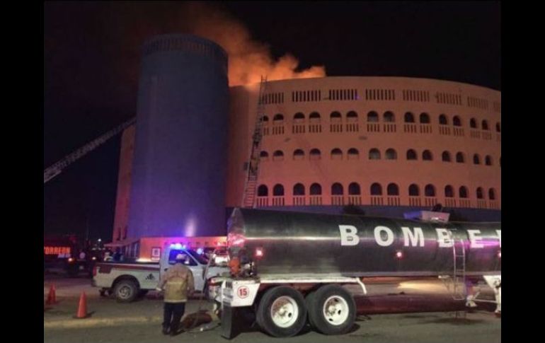 La directiva del lugar destacó que asistentes y personal fueron evacuados a tiempo por el equipo de seguridad y Protección civil. TWITTER / @PoliciaTorreon