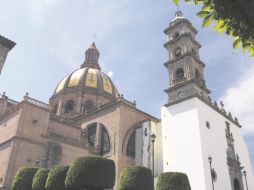 El Santuario del Señor de la Piedad, con el kiosko de la ciudad. EL INFORMADOR /