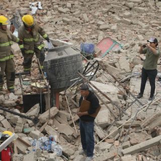 'Oí a José que se quejaba entre los escombros'