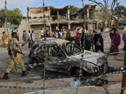 En el primer atentado, los atacantes detonaron un coche bomba delante de un restaurante. AFP / M. Abdiwahab
