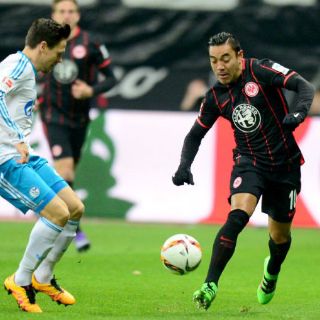 Marco Fabián y Frankfurt igualan sin goles con Schalke