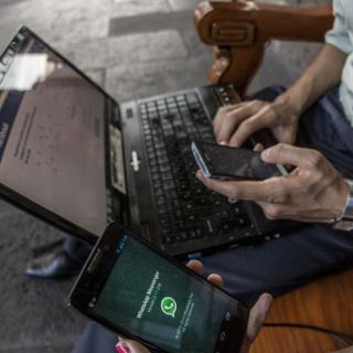 Uso excesivo de dispositivos móviles causaría degeneración macular