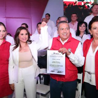 Beltrones toma protesta a candidata del PRI en Puebla