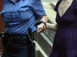 La culpable fue arrestada con la cabeza dentro de una bolsa de plástico. AFP / ARCHIVO
