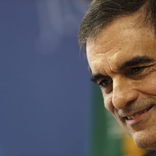 Dimite ministro brasileño tras presiones por caso Petrobras