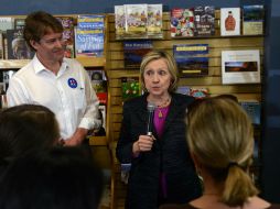 Este lunes se publicaron uno total de tres mil 800 páginas de correos previo a la jornada conocida como el Súper Martes. AFP / ARCHIVO