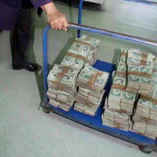 Decomisan 10 millones de dólares falsos en Ecuador