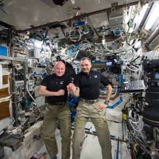 Aterriza la nave con los astronautas de 'la misión del año'