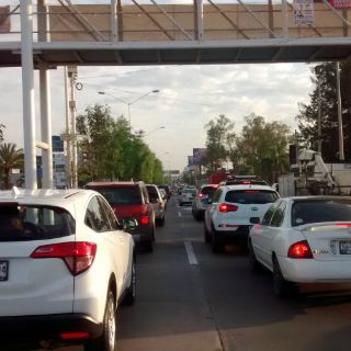 Colapsa tráfico al Sur por obra en Periférico y López Mateos