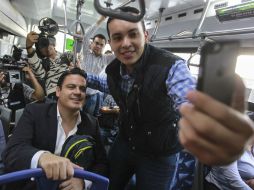 En un año, el gobernador publica más de tres mil ''tuits'' y es mencionado más de 800 mil veces en la red social. EL INFORMADOR / ARCHIVO