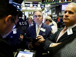 El selectivo S&P 500 subió hasta los mil 986.45 enteros y el índice compuesto del mercado Nasdaq hasta las cuatro mil 703.42 unidades. EFE / J. Lane