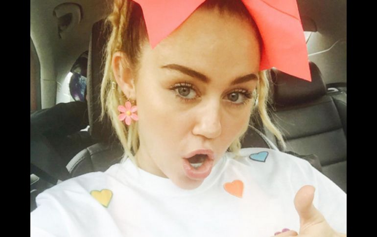Cyrus incluso escribió en la publicación que si Trump se hace presidente de EU, ella dejará el país. INSTAGRAM / @mileycyrus