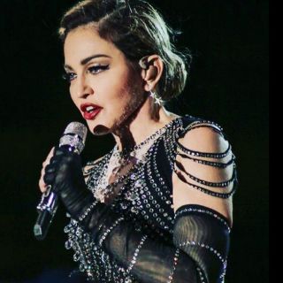 Jueza ordena a Madonna y Ritchie acordar custodia de su hijo