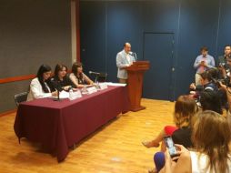 Imagen de la firma de convenio entre la Comisión de Igualdad de Género y las Académicas de la Udeg. TWITTER / @LegislativoJal