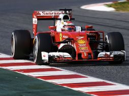 Kimi Raikkonen presentó las novedades más destacadas de su equipo. EFE / A. García