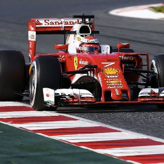 Raikkonen bate récord de Vettel con ultrablandas
