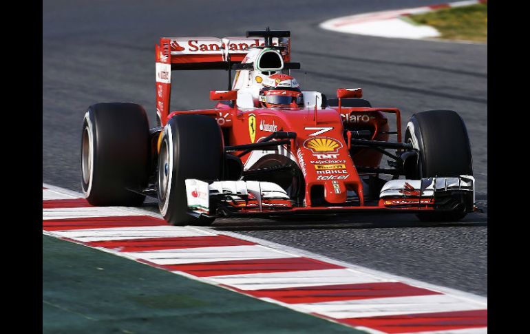 Kimi Raikkonen presentó las novedades más destacadas de su equipo. EFE / A. García