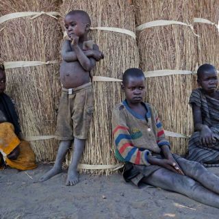 Uganda frena número de adopciones por parte de extranjeros