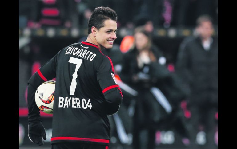 Javier Hernández se dijo agradecido con Sir Alex Ferguson y con Louis Van Gaal. MEXSPORT /