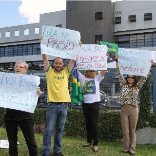 Tensión entre manifestantes, por detención de Lula