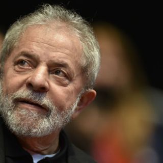 Lula concluye su declaración y deja la comisaría