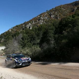 Latvala pasa a liderar el Rally de México