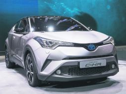 Toyota. Presenta una nueva opción híbrida con la C-HR. EFE /