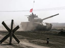 Militantes prorrusos participan en un entrenamiento militar en un campo de tiro cerca de Torez, a 75 kilómetros de Donetsk. EFE / ARCHIVO