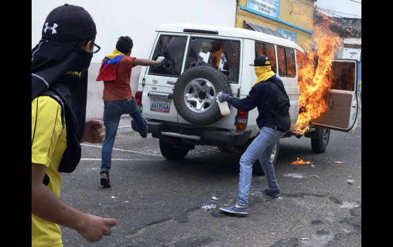 La situación en Venezuela provoca constantemente enfrentamientos entre disidentes y fuerzas oficiales. AFP / ARCHIVO