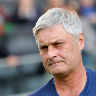 Eintracht Frankfurt destituye al entrenador Armin Veh