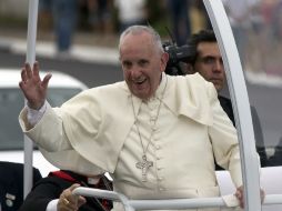 La editorial cuestiona si alguien habrá mal aconsejado al Papa Francisco tras las palabras fuertes que dio a los obispos. AP / ARCHIVO
