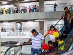 Los primeros visitantes y potenciales clientes del inmueble del cruce de Avenida Hidalgo, Zaragoza e Independencia. EL INFORMADOR / P. Franco