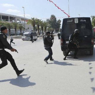 Tiroteo entre guardias y yihadistas en Túnez deja 24 muertos