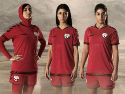 Fotografía facilitada por Hummel en la que puede verse la nueva camiseta que se presentó este martes. EFE /