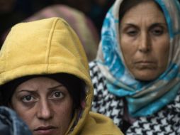 Organizaciones denuncian las condiciones denigrantes en que las refugiadas viven al llegar a centros de acogida en Europa. EFE / G. Licovski