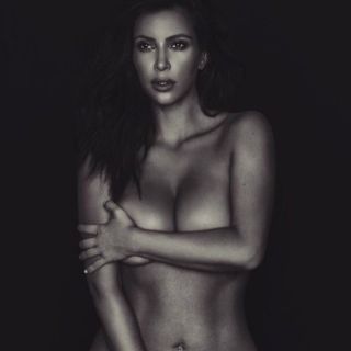 Kim Kardashian de nuevo comparte foto desnuda