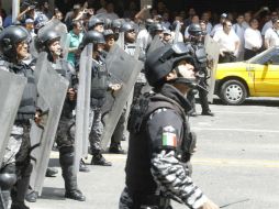 Elementos de la FGE vigilan la zona frente a la Plaza de la Tecnología. EL INFORMADOR / A. Camacho