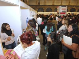 Al final del evento las mujeres servidores públicos recibieron un distintivo por parte de la Fiscalía. NTX / ARCHIVO