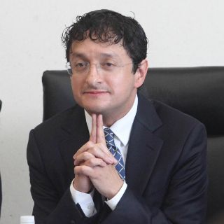 Andrade se compromete a combatir corrupción en aduanas