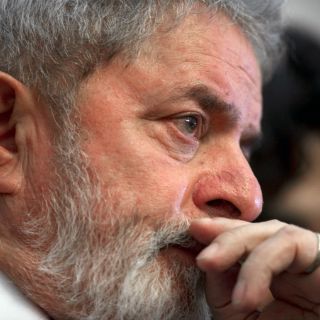 Lula busca suspender investigaciones en su contra