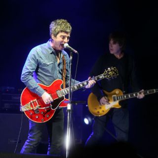 Noel Gallagher deleita a su público en el Diana