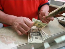 El tipo de cambio para solventar obligaciones en moneda pagadera es de 17.9044 pesos. EL INFORMADOR / ARCHIVO