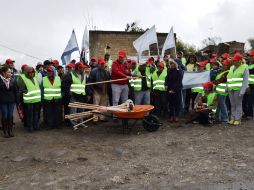 Durante la presentación del programa, se hizo entrega de material de trabajo a los obreros. ESPECIAL / SCT