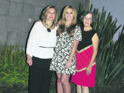 La novia. Cristi Amador, Cristina Venegas y Fanny Lancaster-Jones.  /
