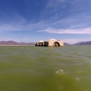 Templo emerge de las aguas en Oaxaca debido a la sequía