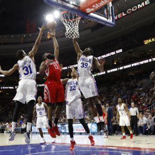 Harden y Howard conducen triunfo de los Rockets